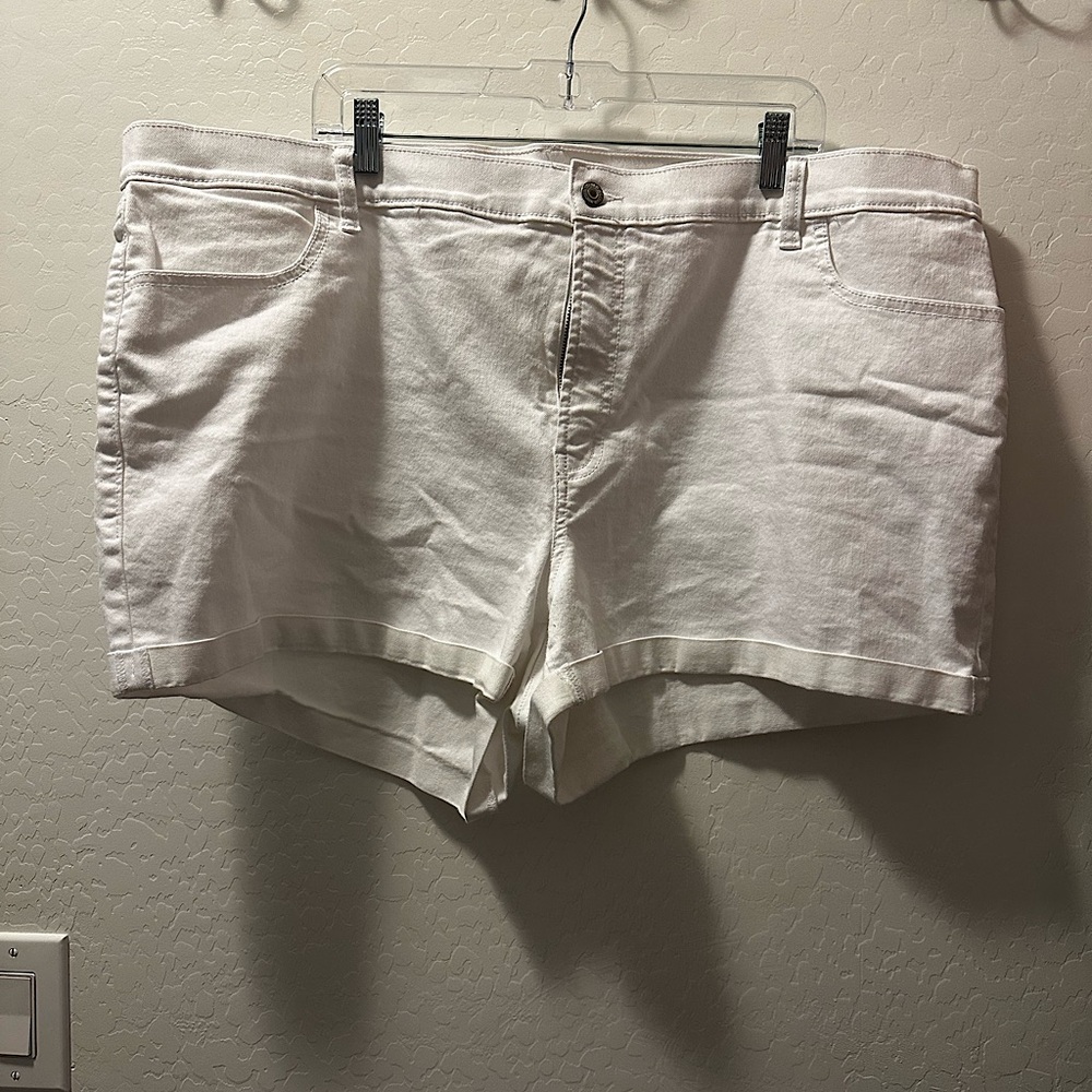 Old Navy white shorts